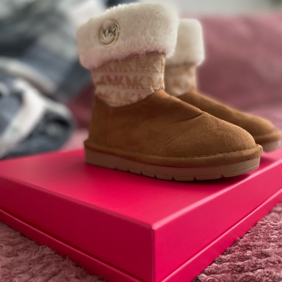 Boots - Picture 7 of 11